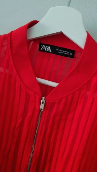 Chaqueta bomber Zara roja rayada