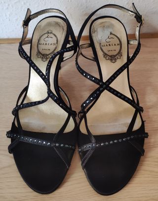 2 pares sandalias de piel (Rojas/Azul con pedrería