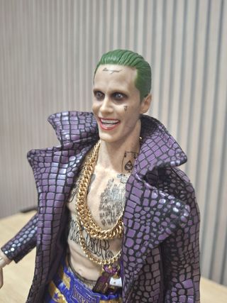 Figura Joker tipo Hot Toys con Accesorios