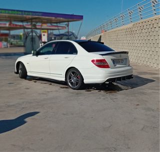 se alquila coche para todo tipo de eventos