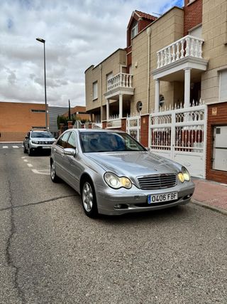 Mercedes-Benz Clase C 2004