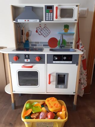 Cocinita de juguete de madera