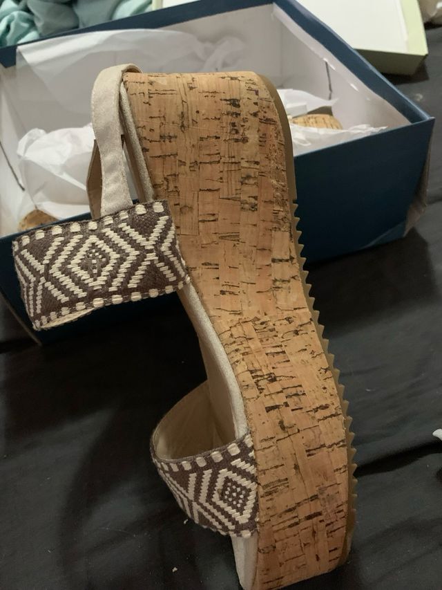 Sandalias Beige y Marrón Talla 38