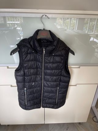 Chaleco acolchado negro Zara 