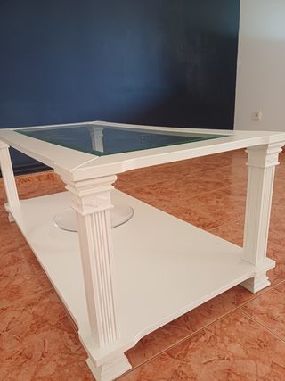 Mesa de centro blanca con tapa de cristal