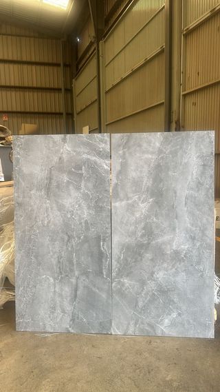 Porcelánico Gris Pulido 60x120
150 metros 