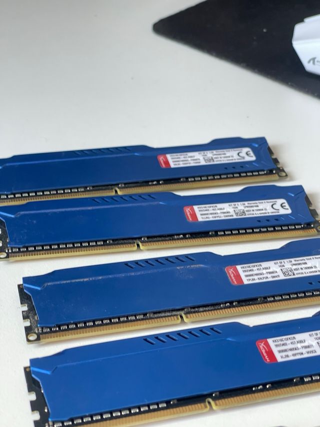 6x Módulos RAM 8GB DDR3 HyperX 1600MHz