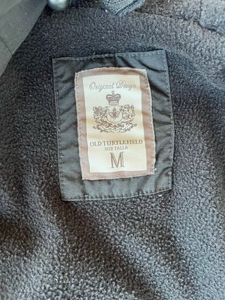 Chaqueta Negra con Detalles Naranja
