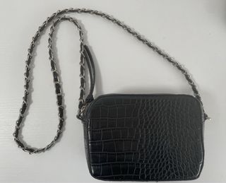 Bolso negro Stradivarius efecto piel