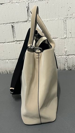 Bolso ordenador beige y negro