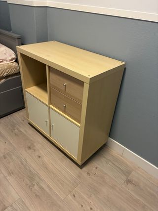 Estantería Kallax con puertas y ruedas