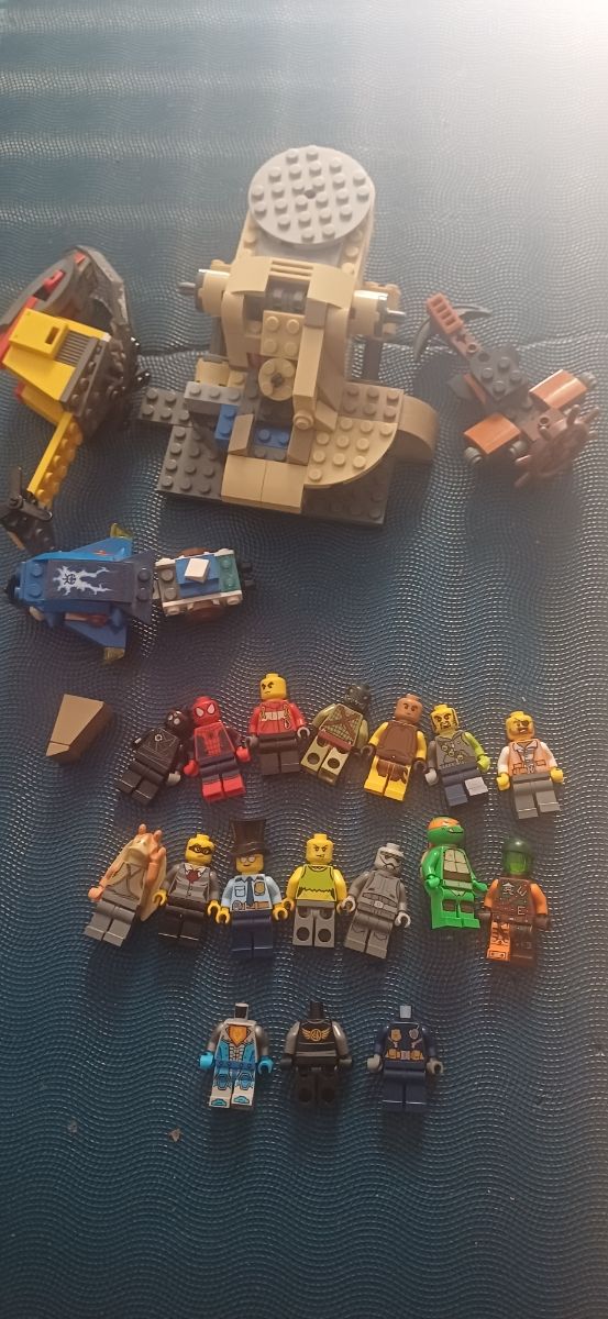 Lote LEGO: Vehículos y Mini Figuras