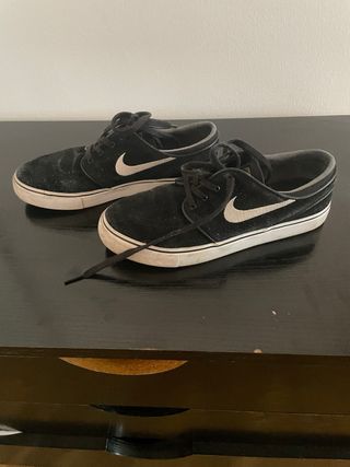 Zapatillas Nike Negras y Blancas