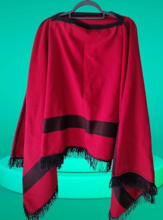 Poncho Rojo con Flecos