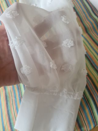 Blusa blanca manga larga con topos