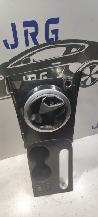 80 CONSOLA CENTRAL Y TAPA PALANCA CAMBIO MAZDA CX-