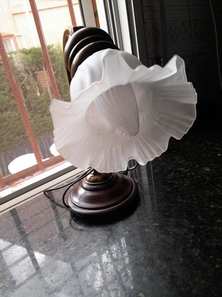 Lámpara de mesa antigua madera y cristal