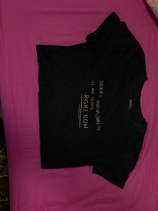 Camiseta Bershka Sorry, Individuality is My Thing