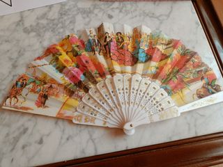 Abanico de mano con diseño español