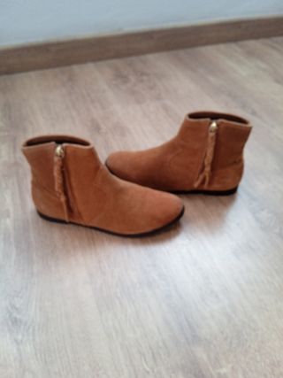 Botines de serraje marrón