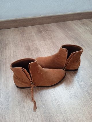 Botines de serraje marrón
