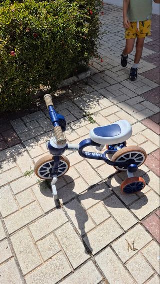 Bicicleta infantil 4 ruedas azul y blanco
