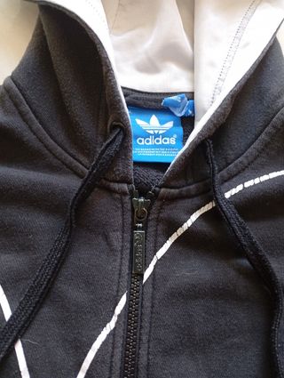 Felpa Adidas con cappuccio nera