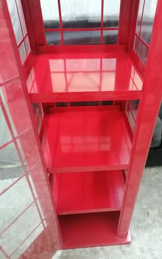 Expositor armario con forma de cabina telefono