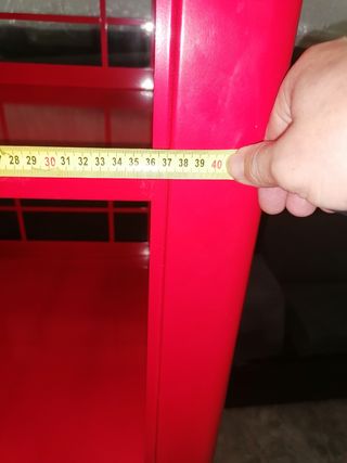 Expositor armario con forma de cabina telefono