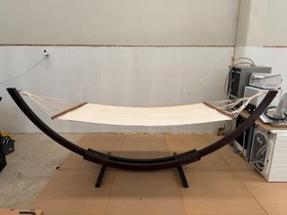 Hamaca de tela y madera