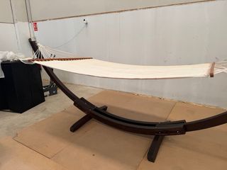 Hamaca de tela y madera