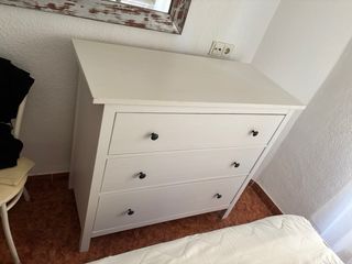 Cómoda y mesita de noche Ikea blanca