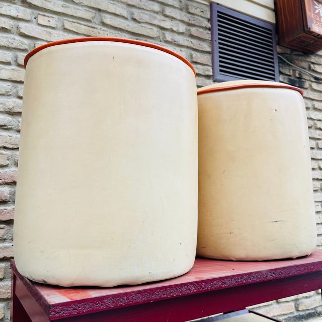 Puffs Beige y Rojo (2 uds)