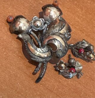 Broche Ramo Flores y Pendientes a juego.