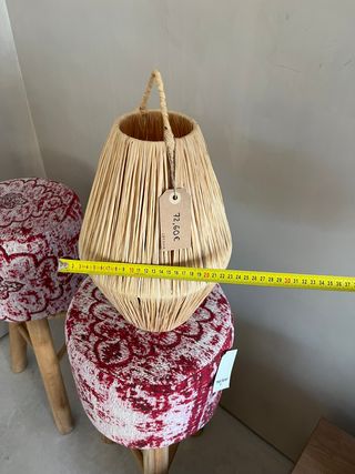 Lámpara de ratán diseño geométrico