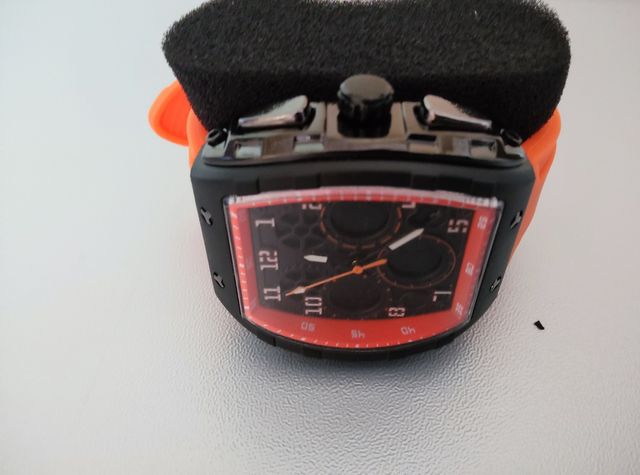 Relógio Desportivo Preto e Laranja