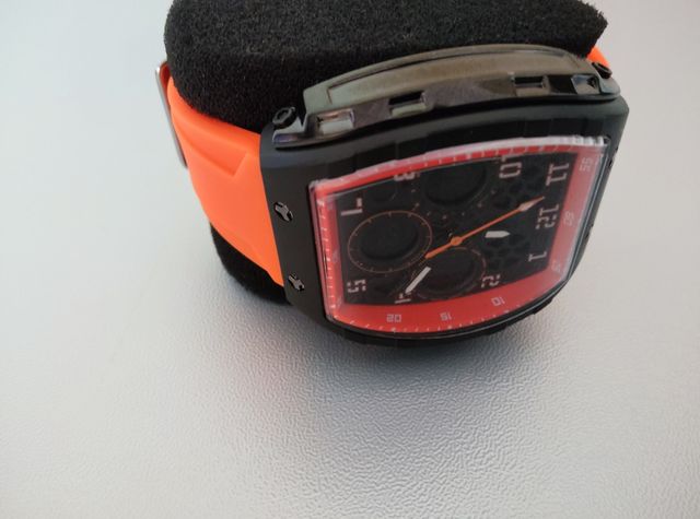 Relógio Desportivo Preto e Laranja