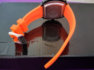 Reloj Deportivo Negro y Naranja