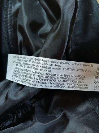 Pantalón Zara Negro Talla M con Volantes