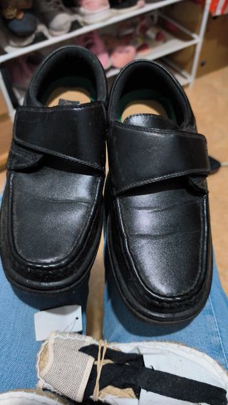 Zapatos negros de camarera