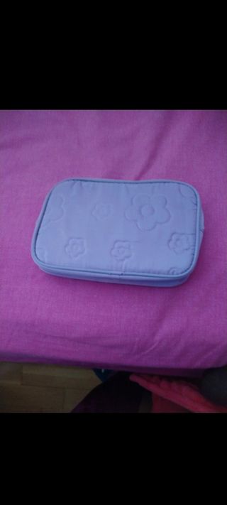 Neceser morado con flores