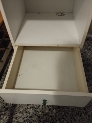 Cajonera blanca y beige