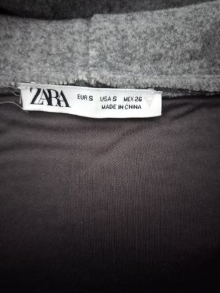 Chaqueta Zara Gris con Cremallera y Capucha