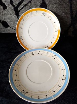 Tazas grandes desayuno. Platos musicales a juego
