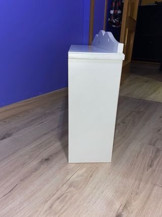 Mueble de pared de madera blanco