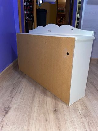 Mueble de pared de madera blanco