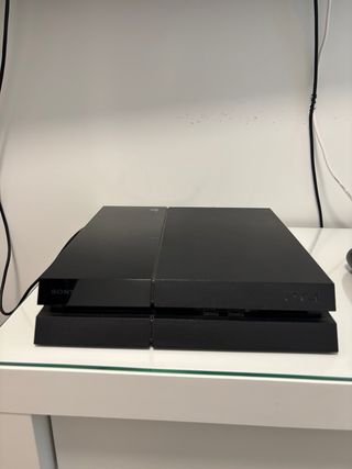 PS4 (PlayStation 4) 500GB
2 mandos