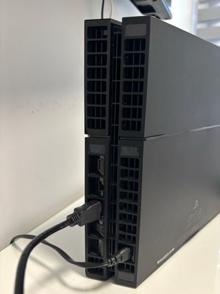 PS4 (PlayStation 4) 500GB
2 mandos