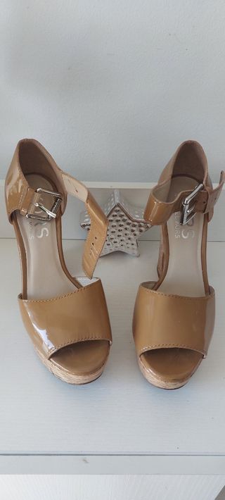 Zapato Michael Kors Beige y Dorado