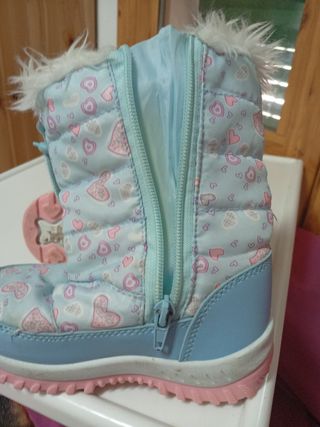 Botas de nieve para niña con corazones talla 27